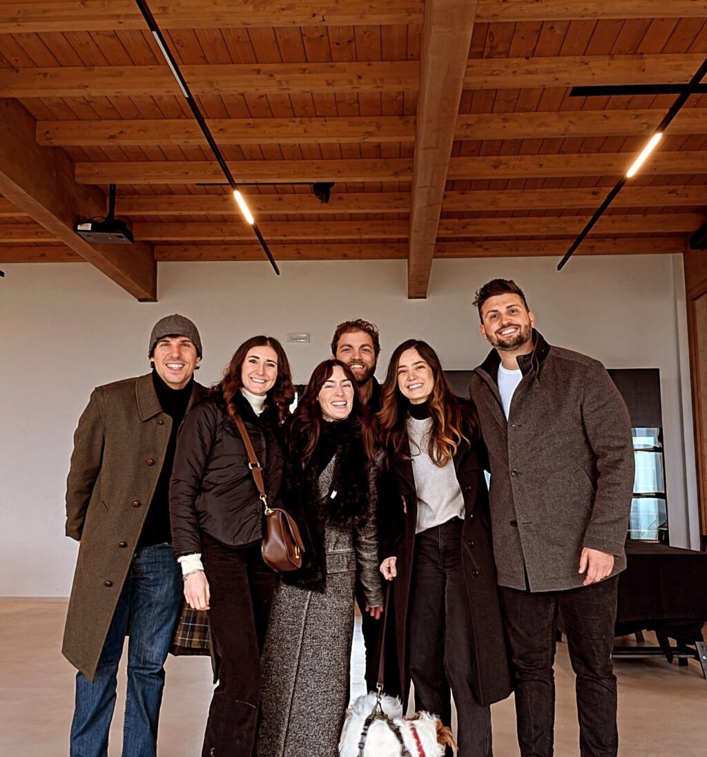 Instagram post from eldevinos. This post is in position 6.