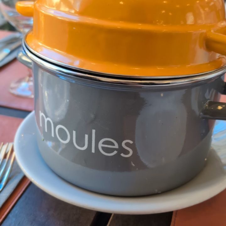 Instagram post from eldevinos. This post is in position 7.