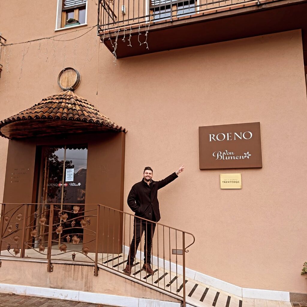 Instagram post from eldevinos. This post is in position 0.