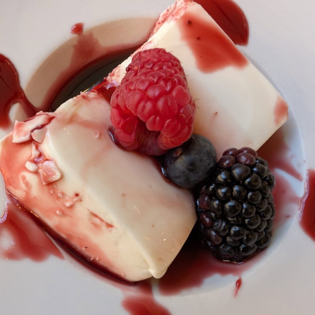 Instagram post from eldevinos. This post is in position 6.