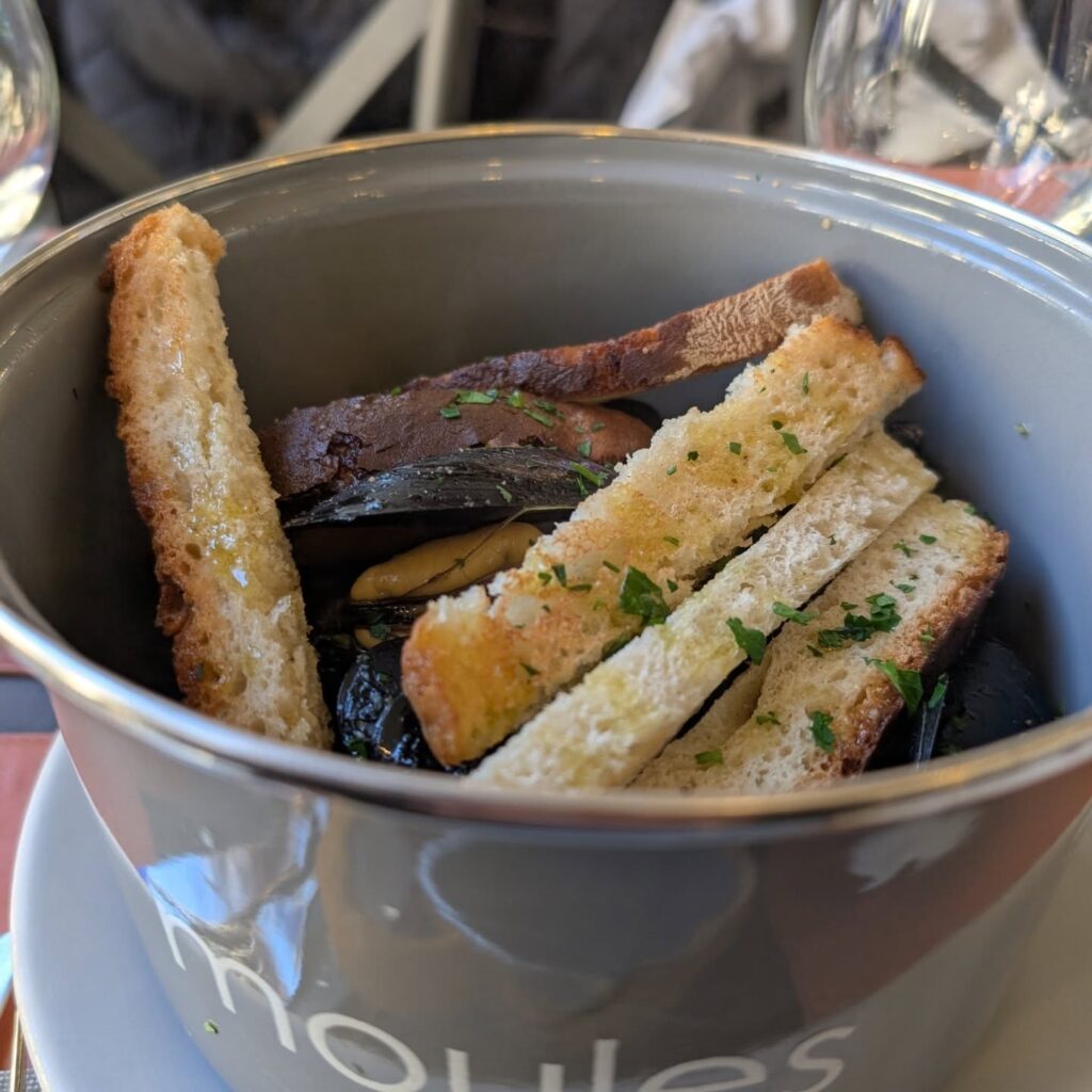 Instagram post from eldevinos. This post is in position 4.